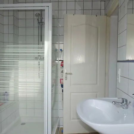 St Joseph: Studio Meuble Fibre Proche Gare *