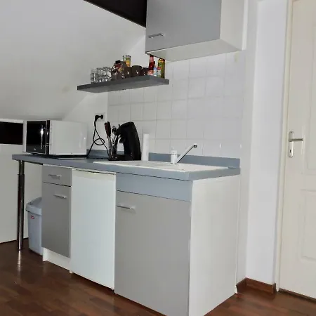 St Joseph: Studio Meuble Fibre Proche Gare Appartement