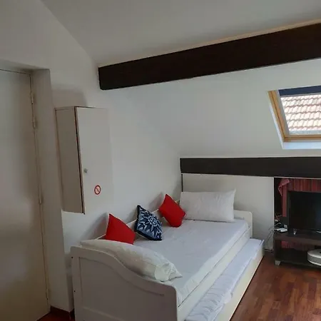 Apartment St Joseph: Studio Meuble Fibre Proche Gare *
